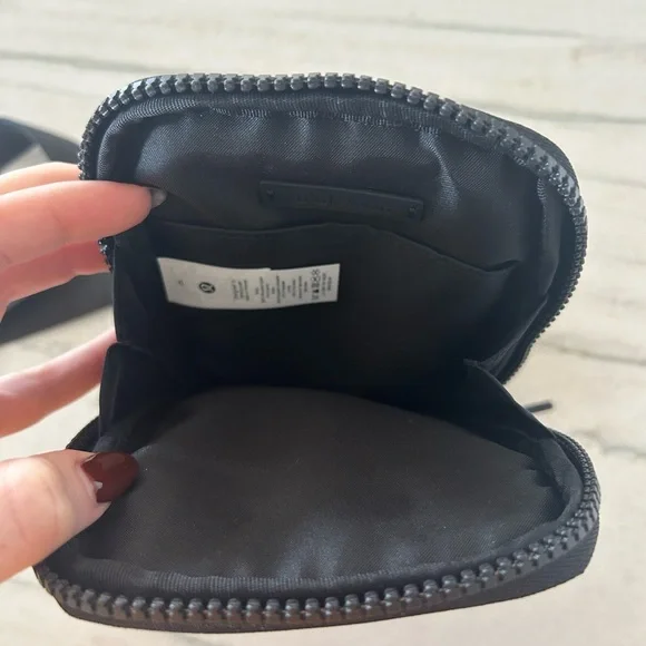 Lululemon Belt Bag in Black - Picture 4 of 6